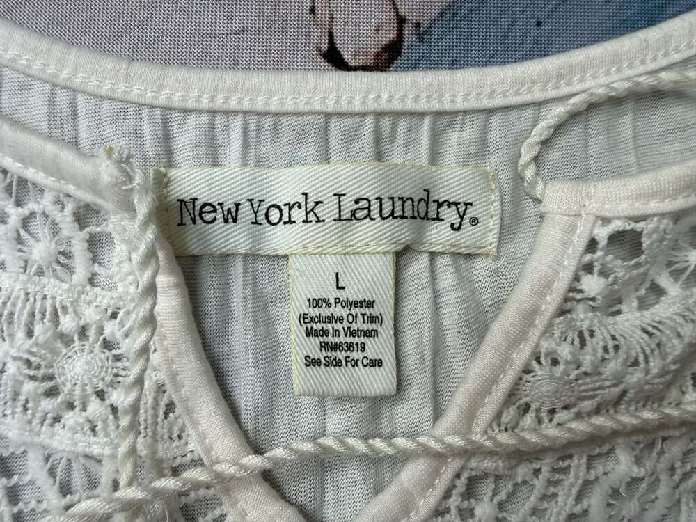 New York Laundry Ivory White Sleeveless Crochet Lace Trim V-Neck Tassel Blouse S